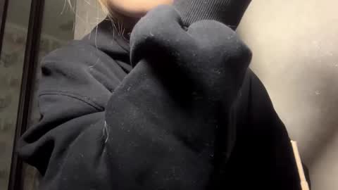Caroline online show from April 29, 4:31 pm