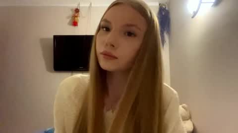 Caroline online show from April 25, 3:09 pm
