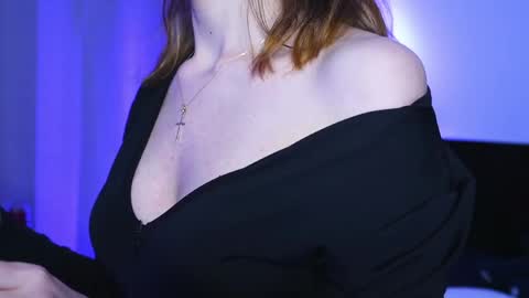 Aelia online show from April 10, 5:19 pm