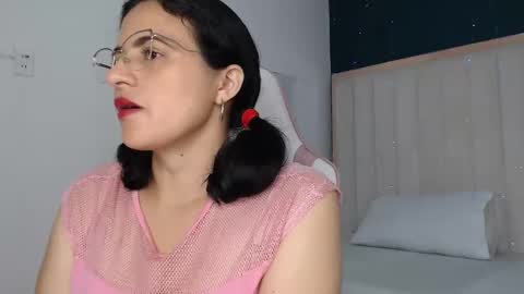 Snapshot of africa_holmes chatting on January 19, 1:43 am Africa online show from January 19, 1:43 am