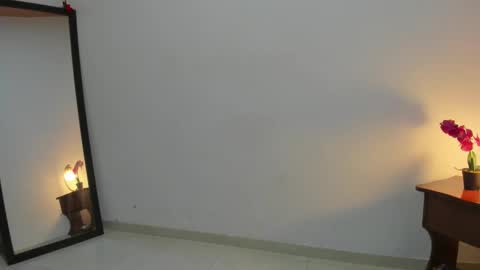 Snapshot of afrodita3123 chatting on March 4, 12:39 am Lorena online show from March 4, 12:39 am