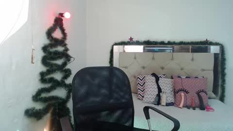 Sara online show from December 11, 3:58 pm