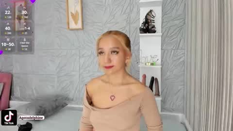 Agatadelphine online show from November 10, 8:37 pm