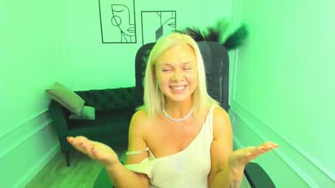 Snapshot of agathaklouin chatting on September 11, 7:58 pm Agatha online show from September 11, 7:58 pm