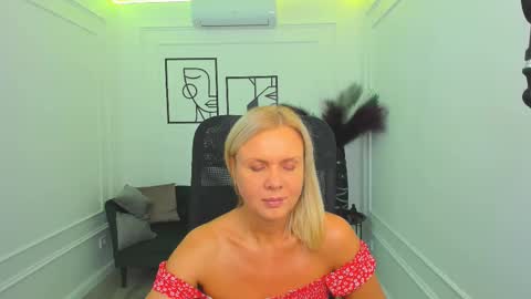 Snapshot of agathaklouin chatting on September 25, 8:06 pm Agatha online show from September 25, 8:06 pm