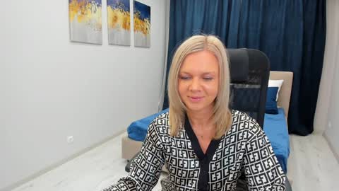 Snapshot of agathaklouin chatting on January 19, 4:12 am Agatha online show from January 19, 4:12 am