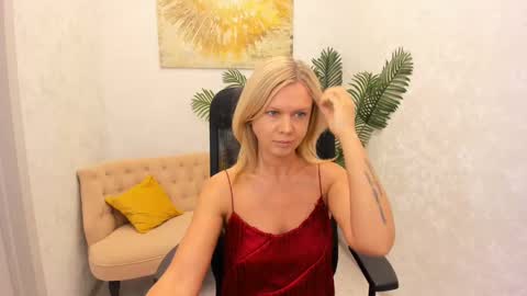 Snapshot of agathaklouin chatting on February 16, 4:31 am Agatha online show from February 16, 4:31 am