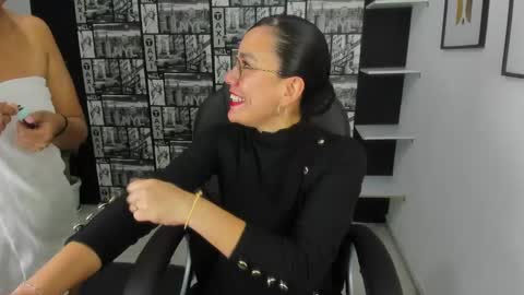 Snapshot of aghata_moon chatting on December 16, 11:33 am Aghata Moon online show from December 16, 11:33 am