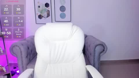 AIDA ADAMS online show from September 18, 8:40 pm