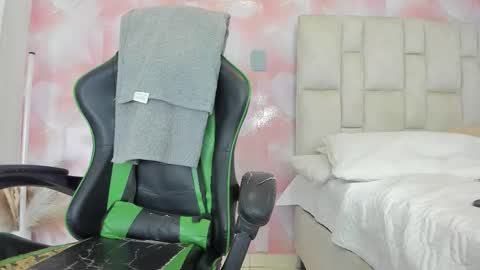 karoline  online show from January 17, 6:59 pm