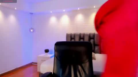 aidajoness online show from March 28, 11:43 am