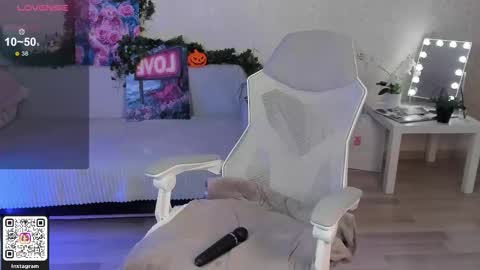 Lynn online show from December 20, 2:10 pm