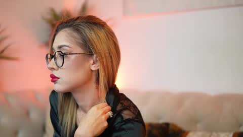 Snapshot of aileenaxa chatting on October 19, 6:32 pm Aileen online show from October 19, 6:32 pm