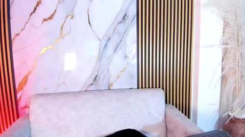 Ailyn online show from October 3, 8:19 am