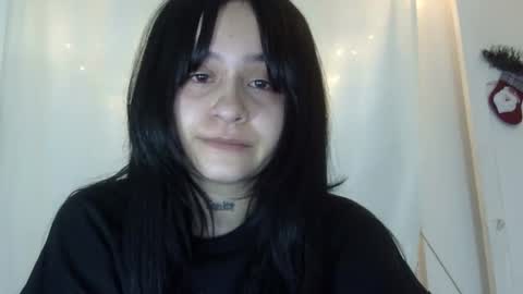Snapshot of aitana23_ chatting on December 15, 4:18 am aiti online show from December 15, 4:18 am