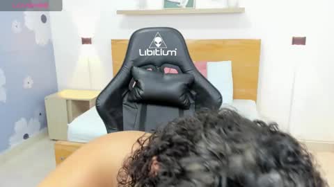 Snapshot of aixa_15 chatting on December 5, 12:11 pm Aixa Burgos online show from December 5, 12:11 pm