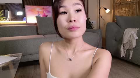 Aya online show from June 3, 2:33 pm