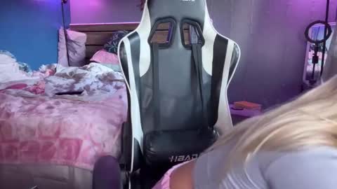 AJ online show from April 3, 2:09 am