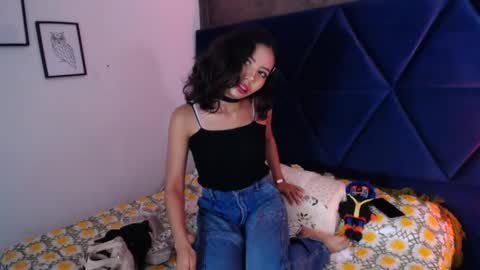 A K A N E  U W U online show from October 3, 4:56 pm