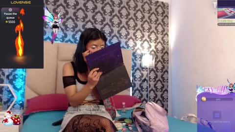 A K A N E  U W U online show from January 10, 12:04 pm