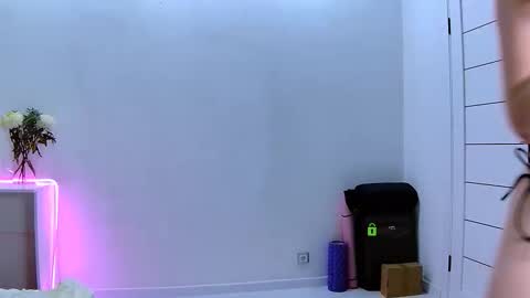 Hi Im Oli online show from February 27, 12:54 am