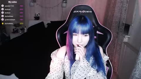 akirahartyx online show from November 17, 3:57 pm