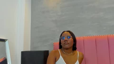 alaia_colins online show from November 28, 5:32 am
