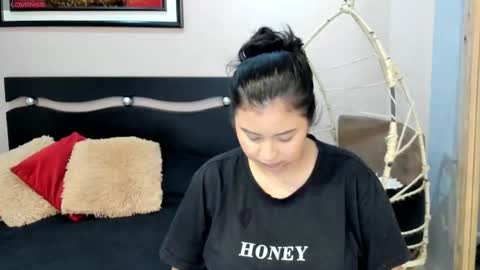 Snapshot of alaiasmile_ chatting on March 2, 12:03 pm online show from March 2, 12:03 pm