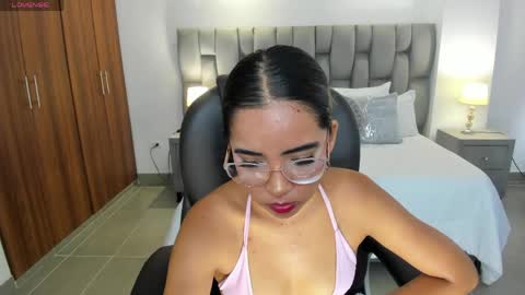 alana  online show from June 1, 7:04 pm