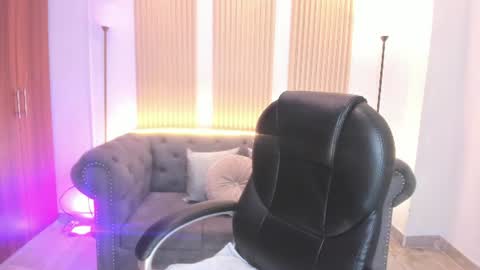 alana  online show from August 1, 6:54 pm