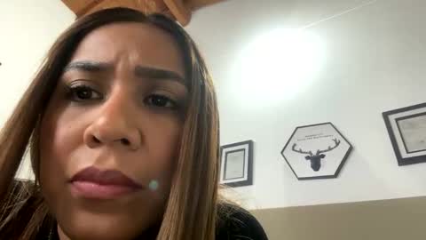 Snapshot of alana_suares chatting on February 15, 9:06 pm Alana online show from February 15, 9:06 pm