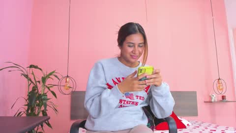 Snapshot of alana_suares chatting on February 15, 1:21 am Alana online show from February 15, 1:21 am