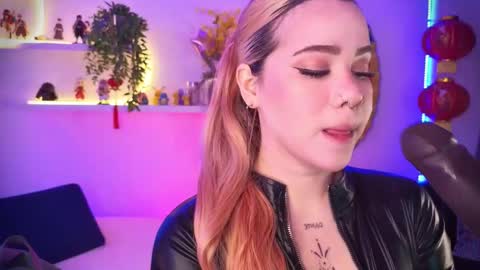 albaandthayron online show from December 20, 12:31 pm