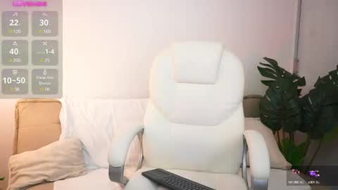 Aleeya online show from February 25, 8:53 pm