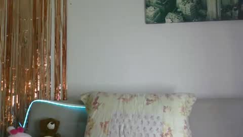 QUEEN OFF MILk  IM BACK  15 NOV online show from November 29, 9:30 pm