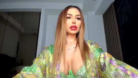 Snapshot of alessa_burns chatting on February 2, 2:27 am Alessa online show from February 2, 2:27 am