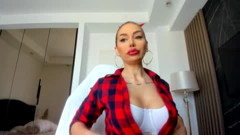 Snapshot of alessa_burns chatting on March 9, 7:45 am Alessa online show from March 9, 7:45 am