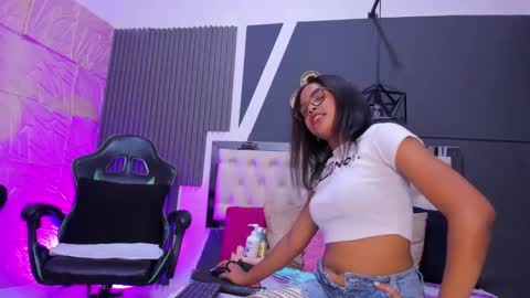 Snapshot of alexa_andherson chatting on February 1, 7:23 pm alexa andherson online show from February 1, 7:23 pm
