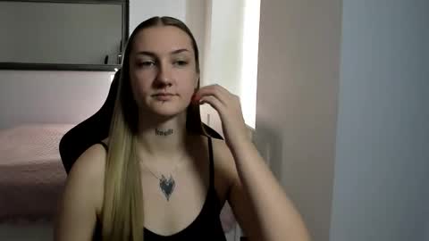 Snapshot of alexafragile chatting on October 3, 11:48 am Alexa online show from October 3, 11:48 am