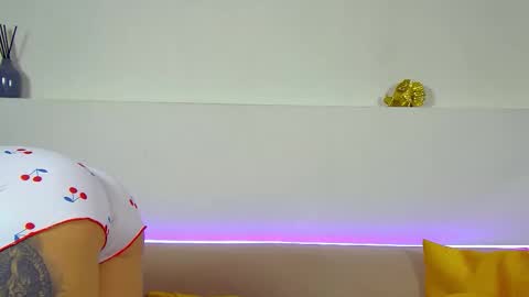 AlexandraBloom online show from November 3, 6:23 pm