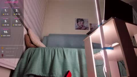 AlexaStevens online show from November 1, 8:29 am