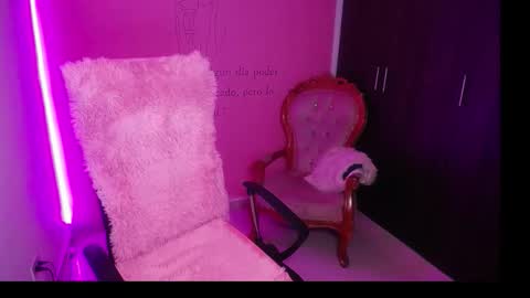 alexxa_1111 online show from November 2, 1:20 am