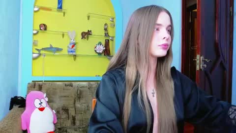 alice online show from April 12, 4:43 pm