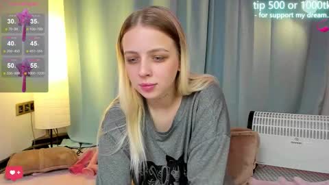 Snapshot of alice_halle chatting on September 17, 8:45 am alice_halle online show from September 17, 8:45 am