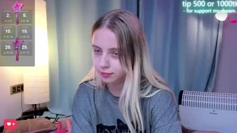 Snapshot of alice_halle chatting on September 24, 4:00 am alice_halle online show from September 24, 4:00 am