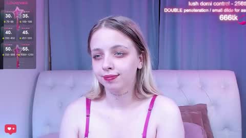 Snapshot of alice_halle chatting on October 12, 1:24 pm alice_halle online show from October 12, 1:24 pm