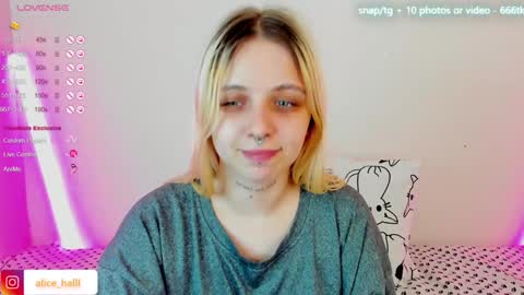 Snapshot of alice_halle chatting on February 2, 4:22 pm alice_halle online show from February 2, 4:22 pm
