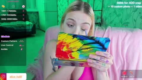 Snapshot of alice_halle chatting on December 11, 5:25 pm alice_halle online show from December 11, 5:25 pm