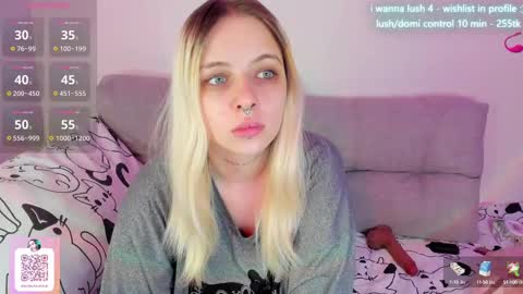 Snapshot of alice_halle chatting on March 11, 7:57 am alice_halle online show from March 11, 7:57 am