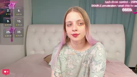 Snapshot of alice_halle chatting on October 16, 11:57 am alice_halle online show from October 16, 11:57 am